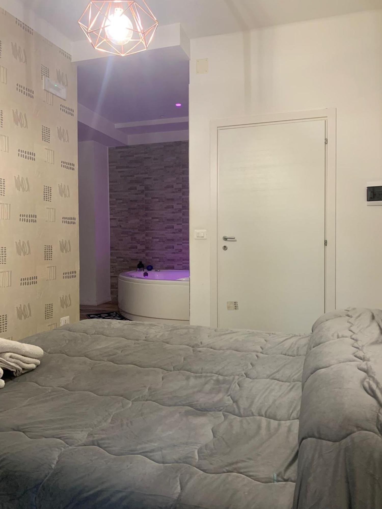 Deluxe Suite Spa Bath