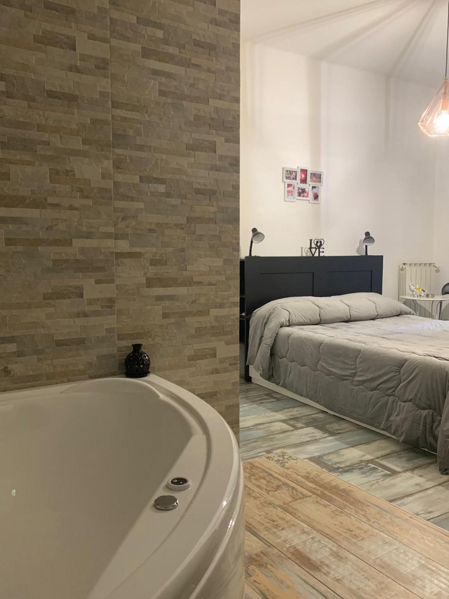 Deluxe Suite Spa Bath