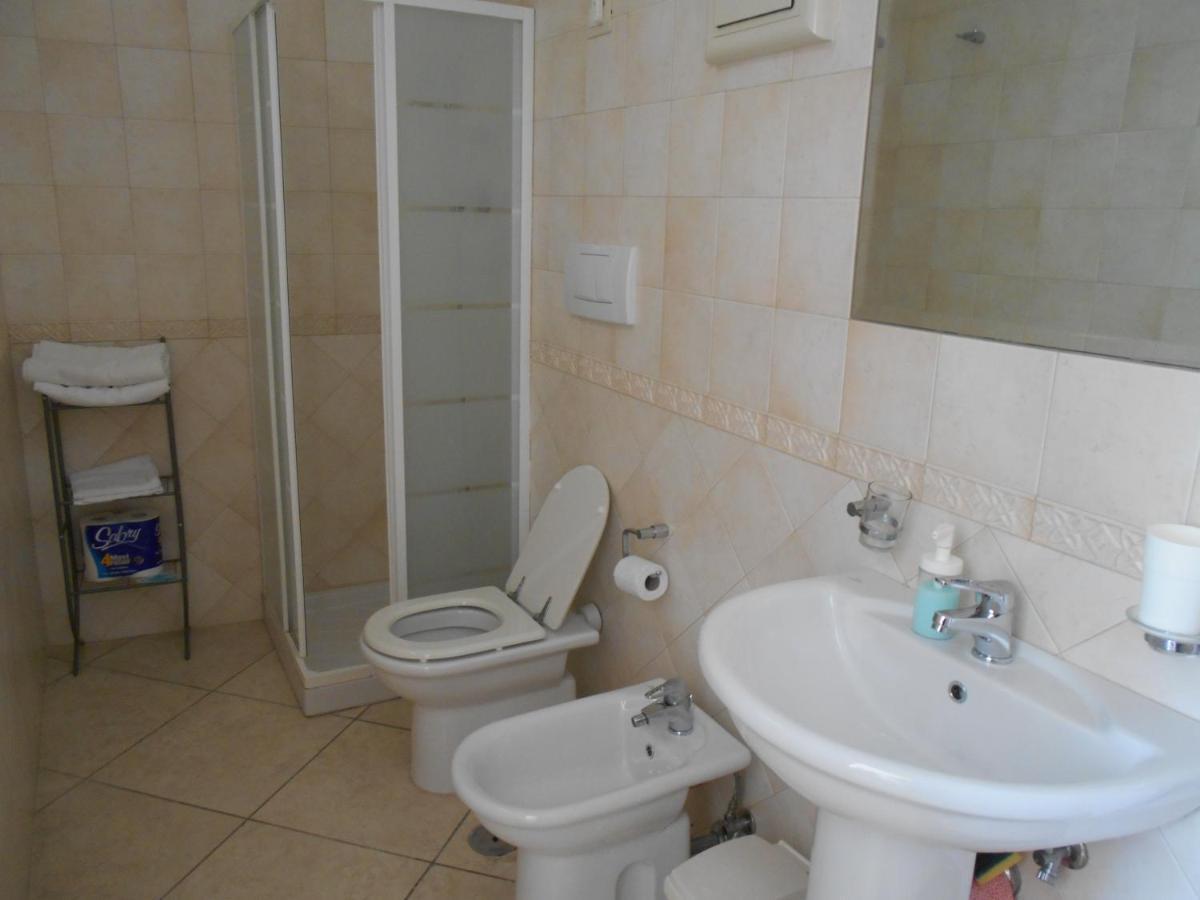 Comfort Triple Room Shower