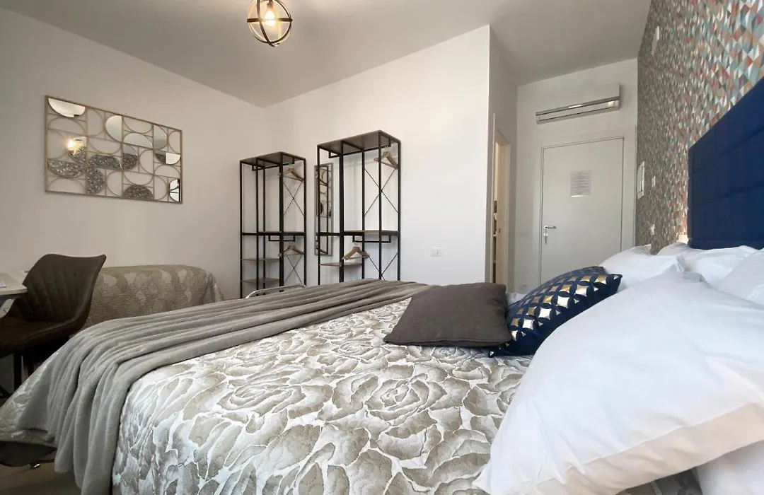 Bari Rooms Carulli Suite-1