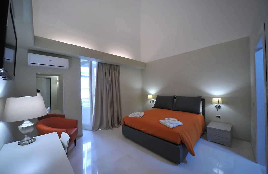 Gatto Bianco House-1