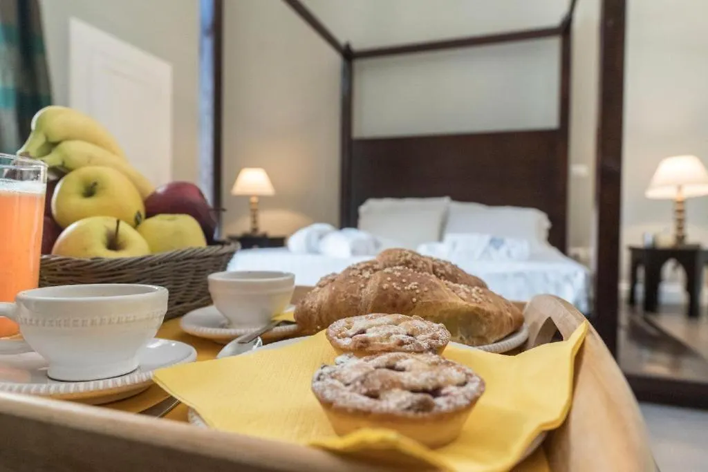 Vittorio'S Luxury Suites-1