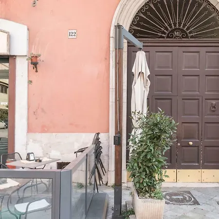 Vittorio'S Luxury Suites-2